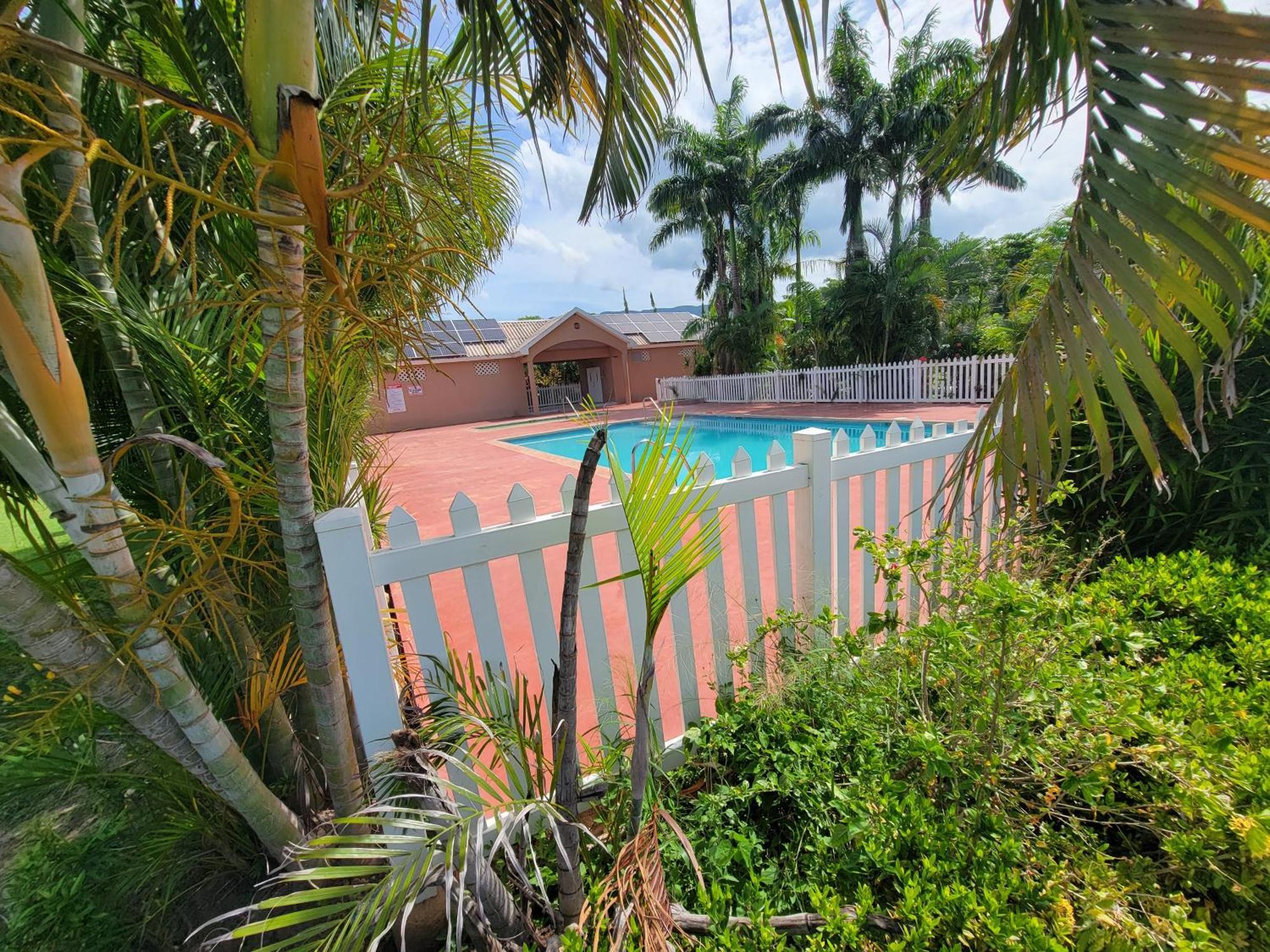 Comfortable Strategic Lodging Quarters Spanish Town Esterno foto
