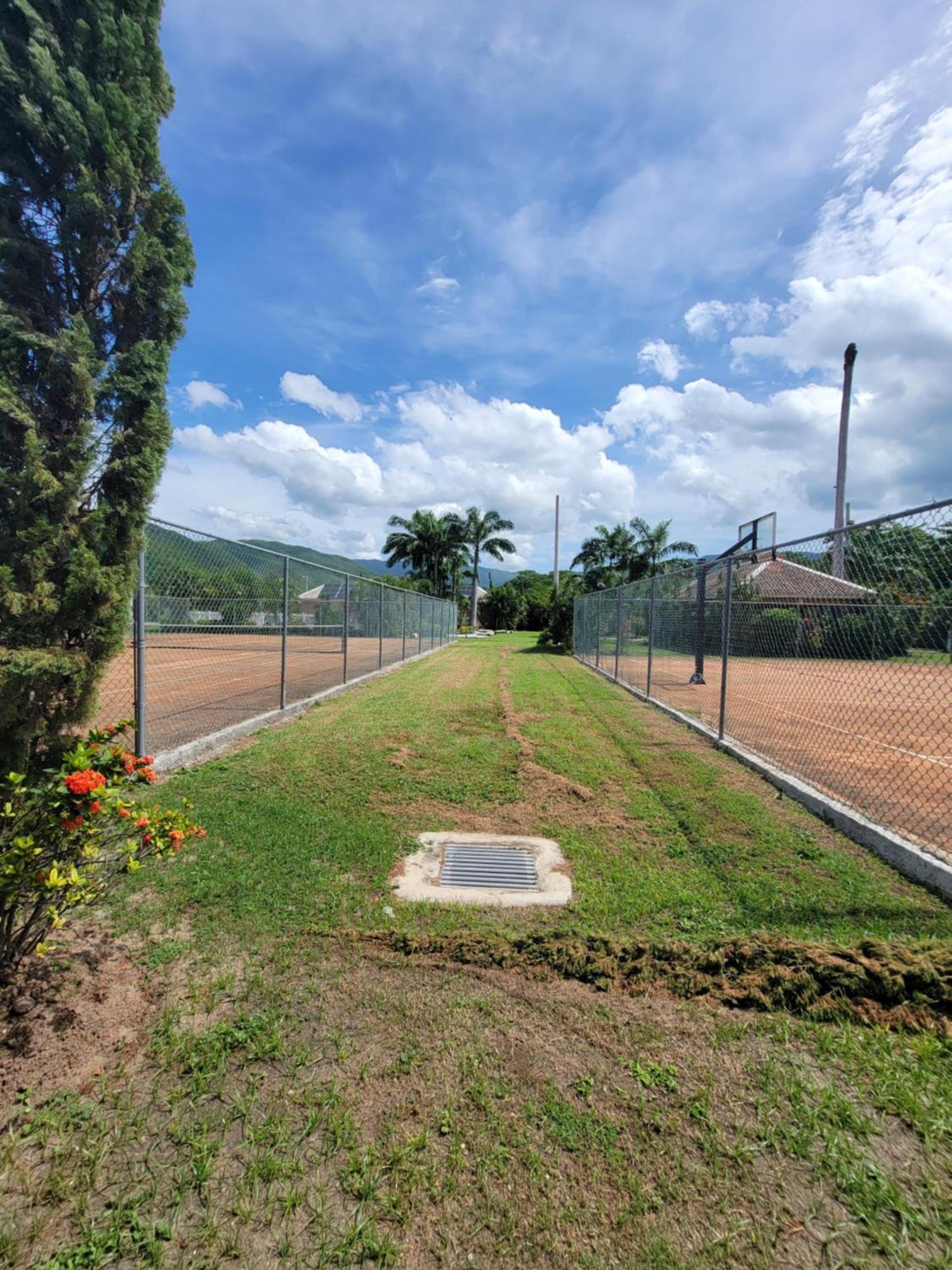 Comfortable Strategic Lodging Quarters Spanish Town Esterno foto