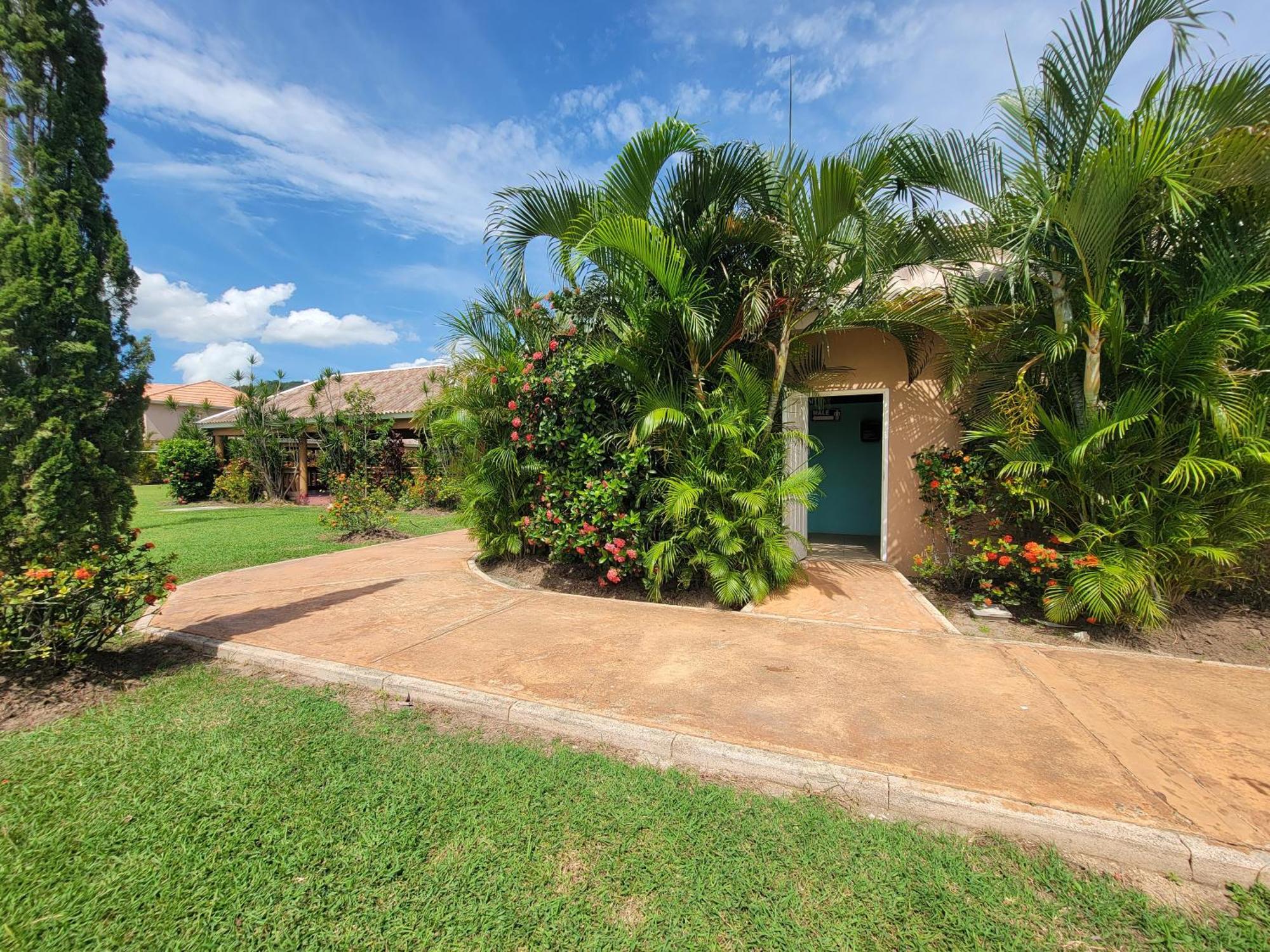 Comfortable Strategic Lodging Quarters Spanish Town Esterno foto