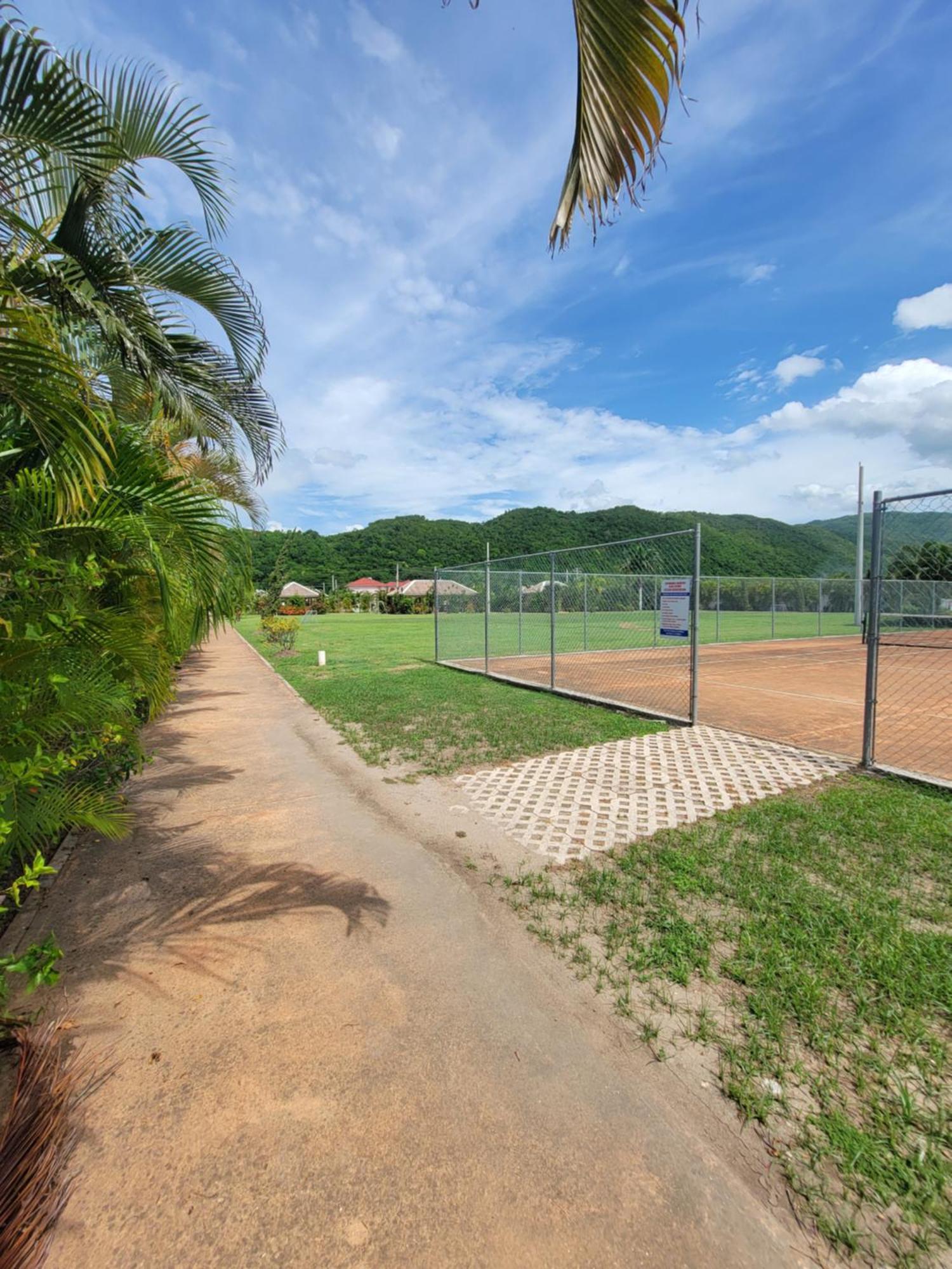 Comfortable Strategic Lodging Quarters Spanish Town Esterno foto