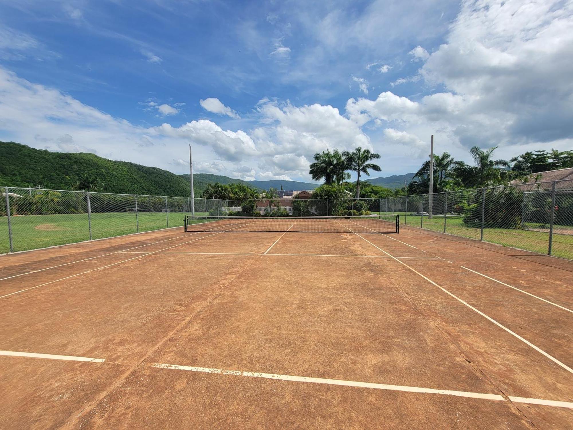 Comfortable Strategic Lodging Quarters Spanish Town Esterno foto