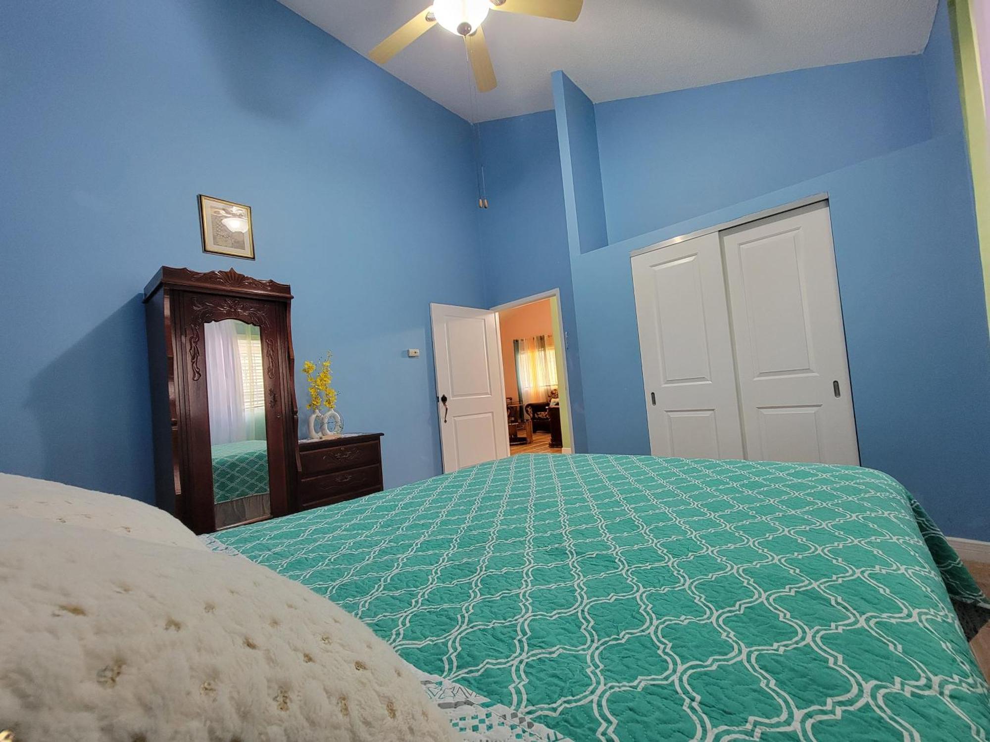 Comfortable Strategic Lodging Quarters Spanish Town Esterno foto