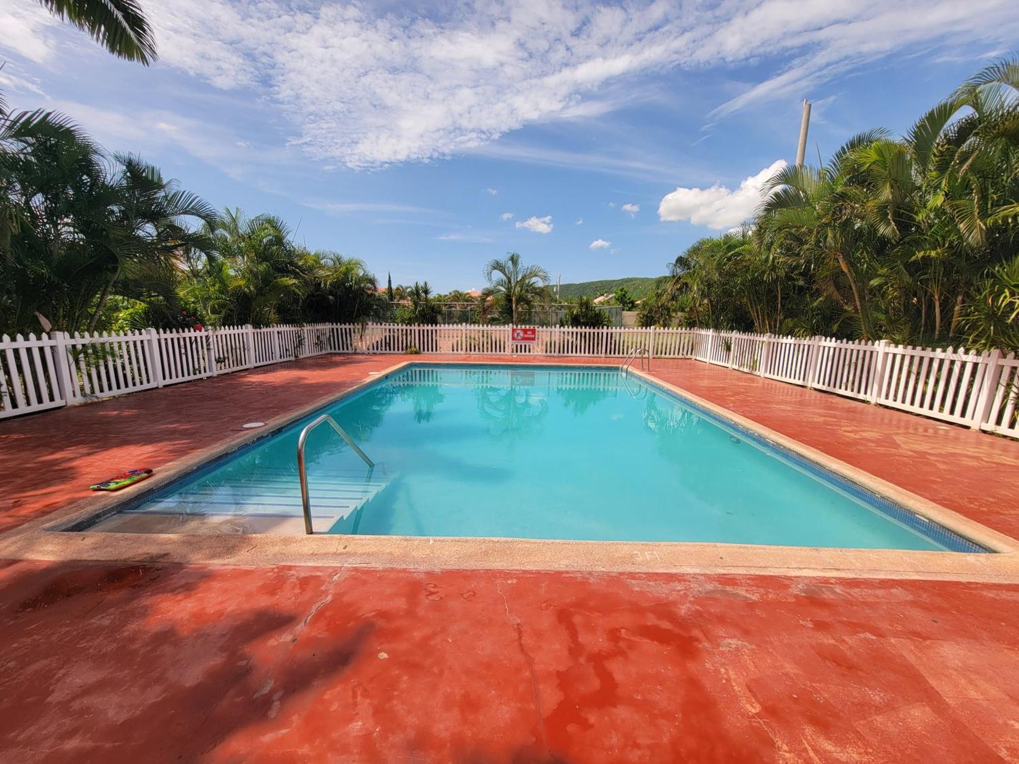 Comfortable Strategic Lodging Quarters Spanish Town Esterno foto